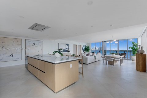 Купить кондоминиум в Бей-Харбор-Айлендс, Флорида 5 спален, 471.29м2, № 1987736 - фото 9