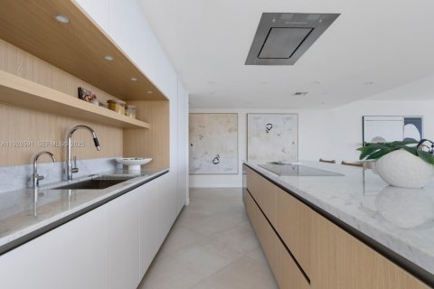 Купить кондоминиум в Бей-Харбор-Айлендс, Флорида 5 спален, 471.29м2, № 1987736 - фото 11