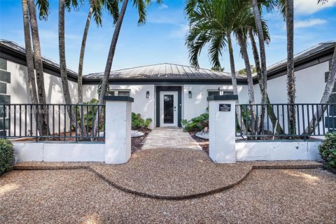 Villa ou maison à Davie, Floride 8 chambres, 360.18 m2 № 2339894