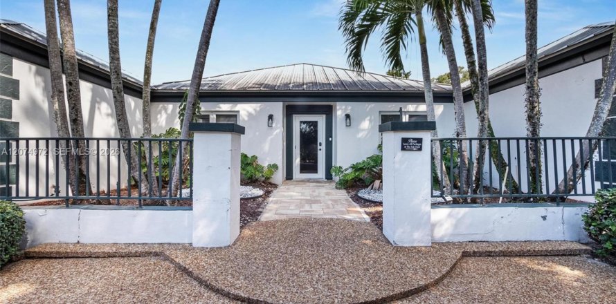 Casa en Davie, Florida 8 dormitorios, 360.18 m2 № 2339894