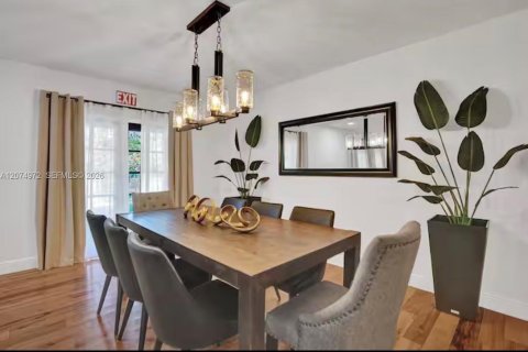 Casa en alquiler en Davie, Florida, 8 dormitorios, 360.18 m2 № 2339894 - foto 9