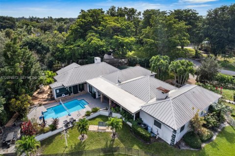 Casa en alquiler en Davie, Florida, 8 dormitorios, 360.18 m2 № 2339894 - foto 3
