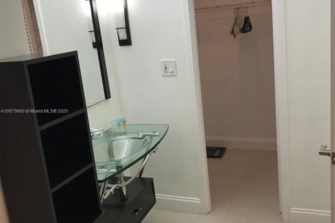 Condominio en alquiler en Miami Beach, Florida, 51.1 m2 № 2018303 - foto 18