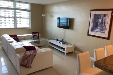 Condominio en alquiler en Miami Beach, Florida, 51.1 m2 № 2018303 - foto 11