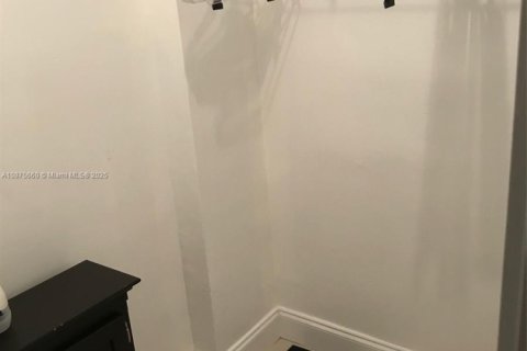 Condominio en alquiler en Miami Beach, Florida, 51.1 m2 № 2018303 - foto 22