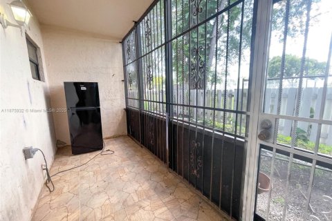 Снять в аренду квартиру в Майами, Флорида 2 спальни, 62.24м2, № 1926872 - фото 8
