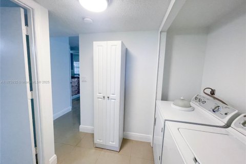 Apartamento en alquiler en Miami, Florida, 1 dormitorio, 62.24 m2 № 1926872 - foto 6