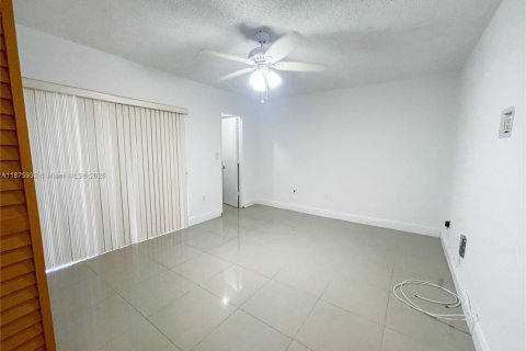 Apartment in Miami, Florida 1 bedroom, 62.24 sq.m. № 1926872 - photo 3