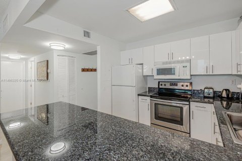 Copropriété à louer à Miami Beach, Floride: 2 chambres, 89.19 m2 № 760648 - photo 17