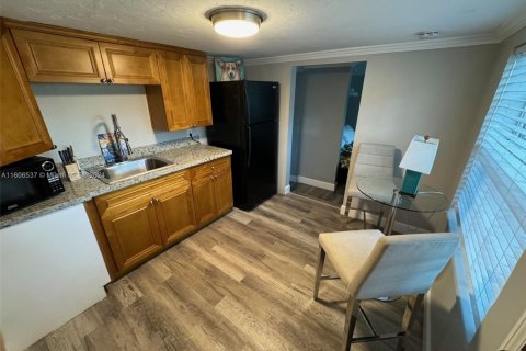 Apartment in Wilton Manors, Florida 2 bedrooms, 82.68 sq.m. № 1936285 - photo 1