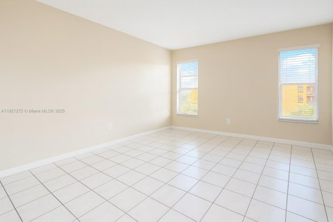 Condo in Lauderhill, Florida, 2 bedrooms  № 1974154 - photo 11