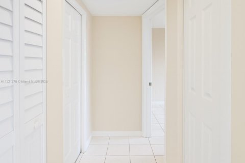 Condo in Lauderhill, Florida, 2 bedrooms  № 1974154 - photo 8