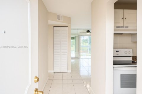 Condo in Lauderhill, Florida, 2 bedrooms  № 1974154 - photo 3