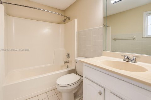Condo in Lauderhill, Florida, 2 bedrooms  № 1974154 - photo 13