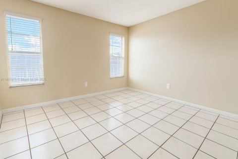 Condo in Lauderhill, Florida, 2 bedrooms  № 1974154 - photo 10