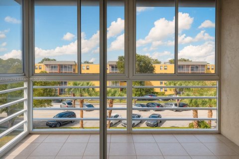 Condo in Lauderhill, Florida, 2 bedrooms  № 1974154 - photo 7