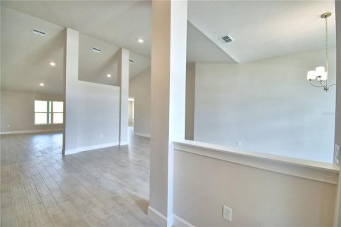 House in Auburndale, Florida 4 bedrooms, 278.71 sq.m. № 2111451 - photo 8