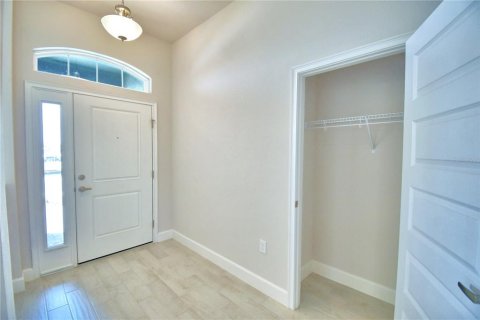 House in Auburndale, Florida 4 bedrooms, 278.71 sq.m. № 2111451 - photo 9