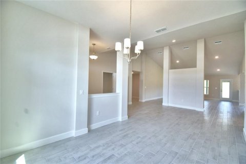 House in Auburndale, Florida 4 bedrooms, 278.71 sq.m. № 2111451 - photo 12