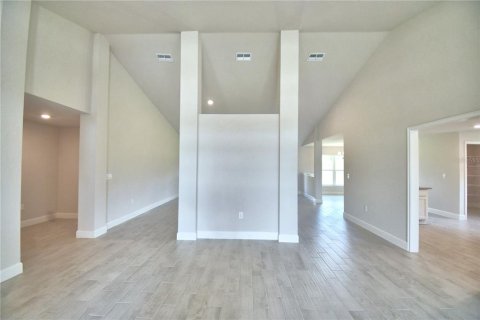House in Auburndale, Florida 4 bedrooms, 278.71 sq.m. № 2111451 - photo 13