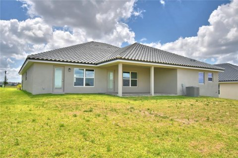 House in Auburndale, Florida 4 bedrooms, 278.71 sq.m. № 2111451 - photo 7