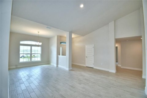 House in Auburndale, Florida 4 bedrooms, 278.71 sq.m. № 2111451 - photo 15