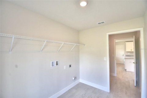 House in Auburndale, Florida 4 bedrooms, 278.71 sq.m. № 2111451 - photo 29