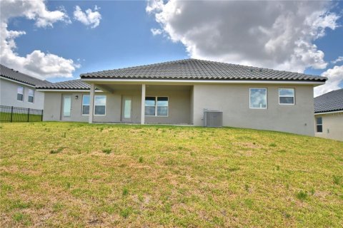 House in Auburndale, Florida 4 bedrooms, 278.71 sq.m. № 2111451 - photo 5