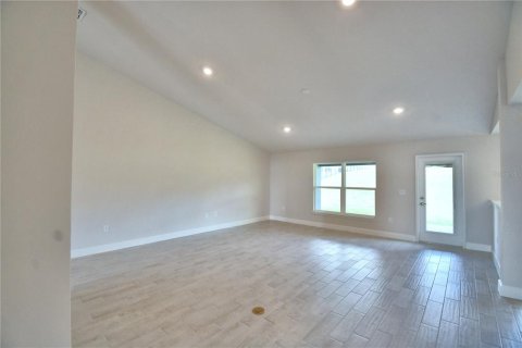 House in Auburndale, Florida 4 bedrooms, 278.71 sq.m. № 2111451 - photo 16