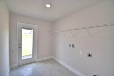 House in Auburndale, Florida 4 bedrooms, 278.71 sq.m. № 2111451 - photo 28