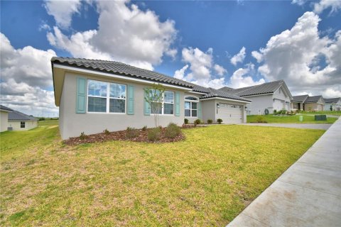 House in Auburndale, Florida 4 bedrooms, 278.71 sq.m. № 2111451 - photo 3