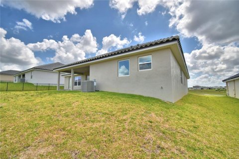 House in Auburndale, Florida 4 bedrooms, 278.71 sq.m. № 2111451 - photo 4