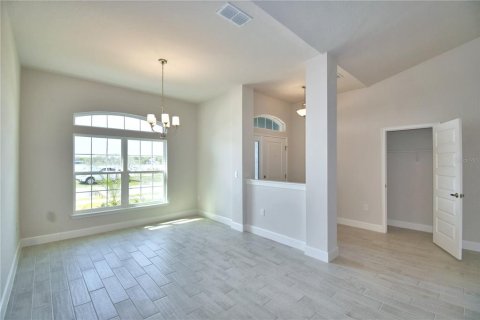 House in Auburndale, Florida 4 bedrooms, 278.71 sq.m. № 2111451 - photo 11