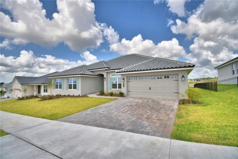 House in Auburndale, Florida 4 bedrooms, 278.71 sq.m. № 2111451 - photo 2