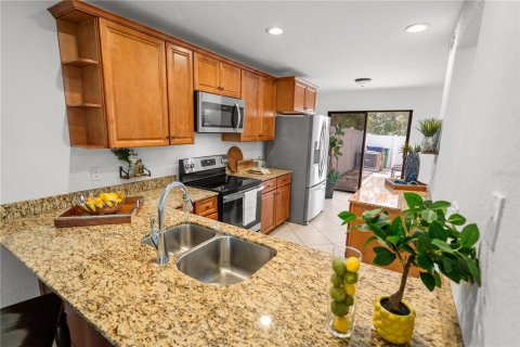 Touwnhouse à vendre à Tampa, Floride: 2 chambres, 137.5 m2 № 1684755 - photo 3