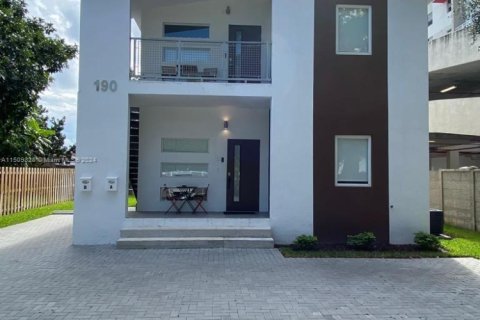 Immobilier commercial à Miami, Floride 211.82 m2 № 2088741