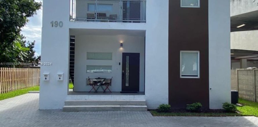Immobilier commercial à Miami, Floride 211.82 m2 № 2088741