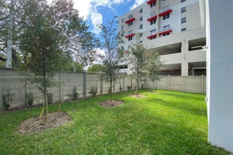 Immobilier commercial à vendre à Miami, Floride: 211.82 m2 № 2088741 - photo 6