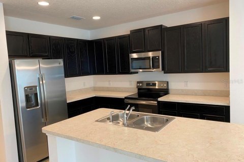 Casa en alquiler en Groveland, Florida, 3 dormitorios, 145.39 m2 № 1903355 - foto 2