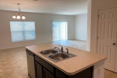 Casa en alquiler en Groveland, Florida, 3 dormitorios, 145.39 m2 № 1903355 - foto 3