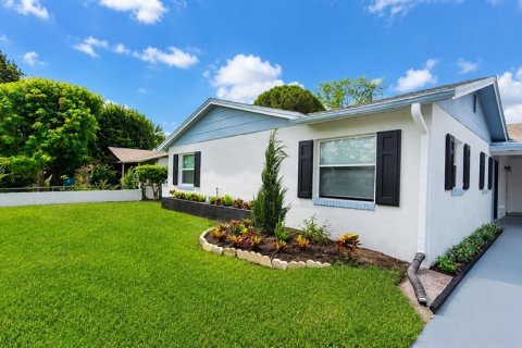House in Orlando, Florida 4 bedrooms, 245.54 sq.m. № 2361017