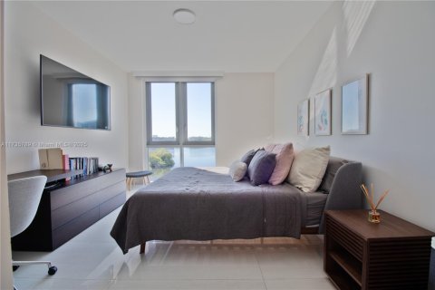 Condominio en venta en North Miami Beach, Florida, 3 dormitorios, 221.66 m2 № 1867894 - foto 13