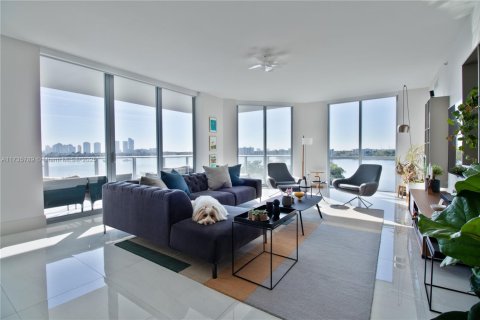 Condominio en venta en North Miami Beach, Florida, 3 dormitorios, 221.66 m2 № 1867894 - foto 3