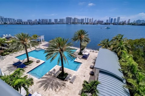 Condominio en venta en North Miami Beach, Florida, 3 dormitorios, 221.66 m2 № 1867894 - foto 20