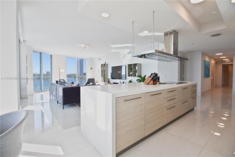 Condominio en venta en North Miami Beach, Florida, 3 dormitorios, 221.66 m2 № 1867894 - foto 5