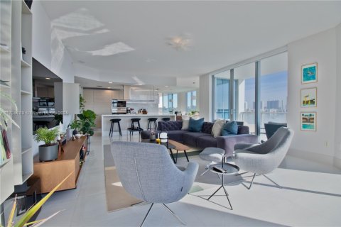 Condominio en venta en North Miami Beach, Florida, 3 dormitorios, 221.66 m2 № 1867894 - foto 1