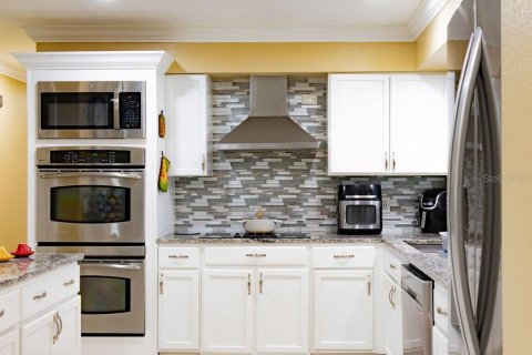 House in Tampa, Florida 6 bedrooms, 218.13 sq.m. № 2203288 - photo 6