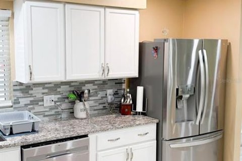 House in Tampa, Florida 6 bedrooms, 218.13 sq.m. № 2203288 - photo 10