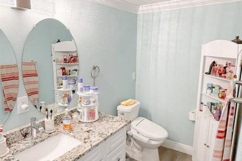 House in Tampa, Florida 6 bedrooms, 218.13 sq.m. № 2203288 - photo 20