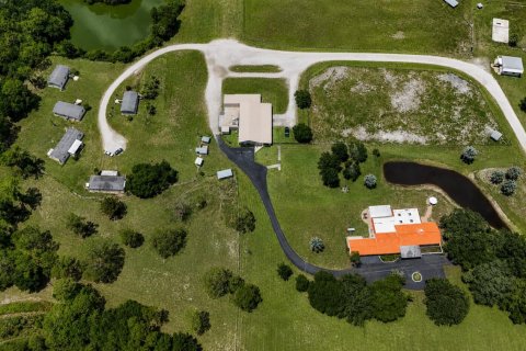 House in Okeechobee, Florida 4 bedrooms, 315.87 sq.m. № 2186423 - photo 3